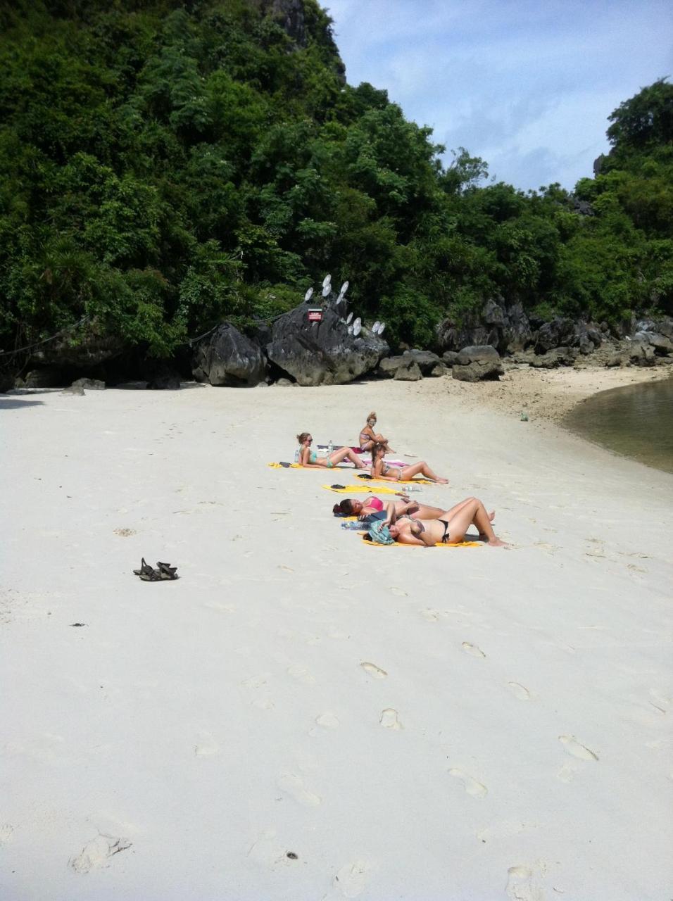 Full Moon Party Hotel ไฮฟอง ภายนอก รูปภาพ